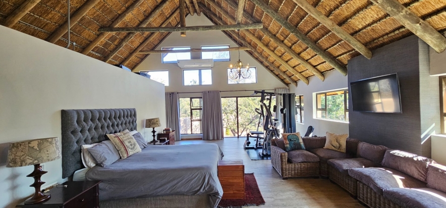 6 Bedroom Property for Sale in Hartbeesfontein North West